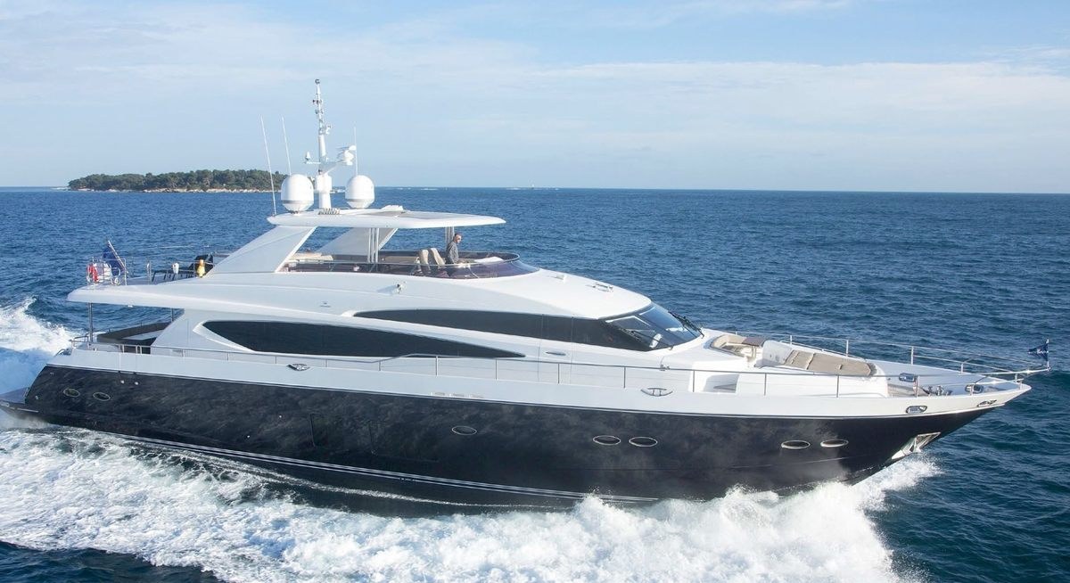 Yacht charter MIRA YACHT CHARTER