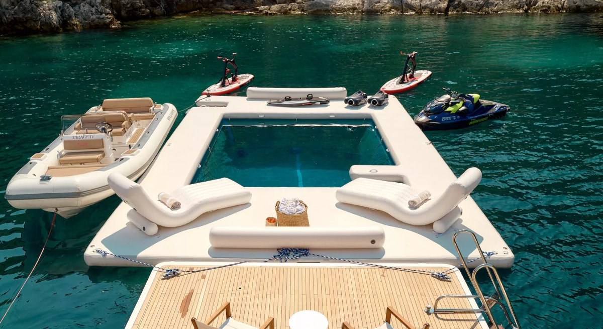 MIRAGE IV yacht charter 4
