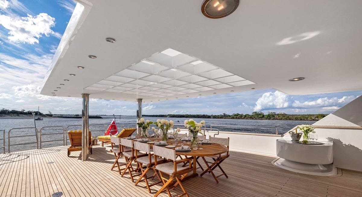 MISTRESS yacht charter 4