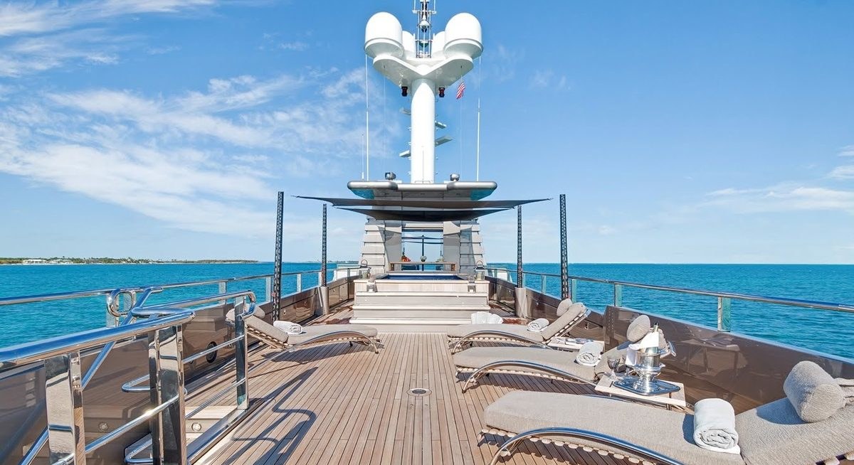 MIZU yacht charter 4