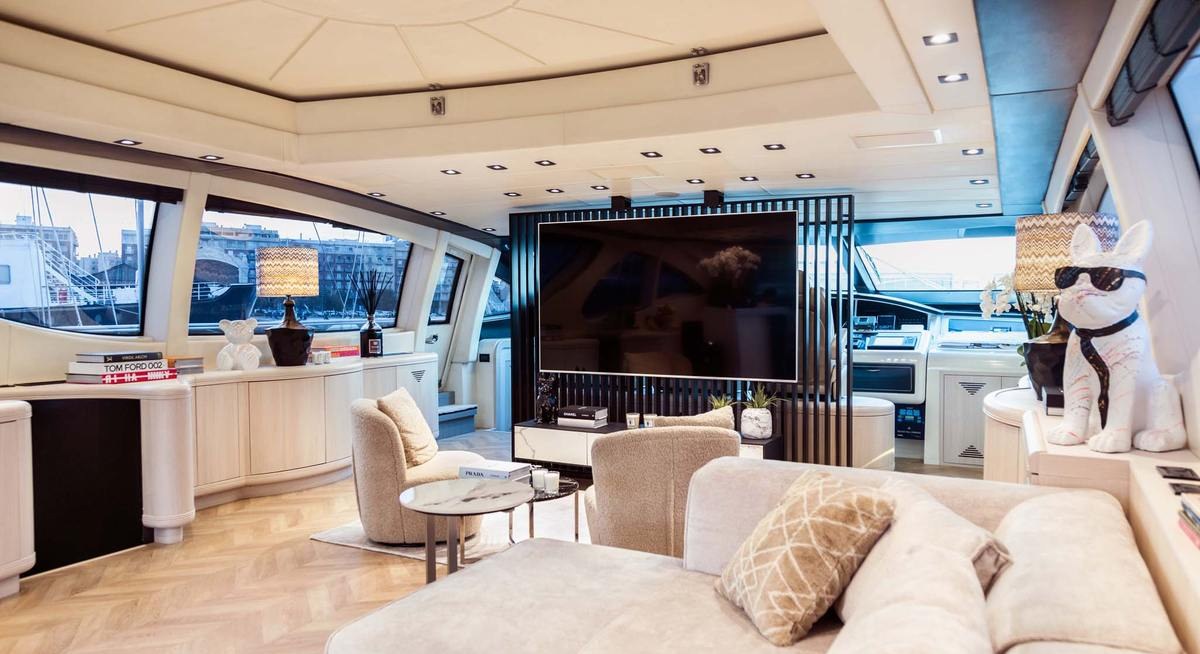 MRS GREY yacht charter 3