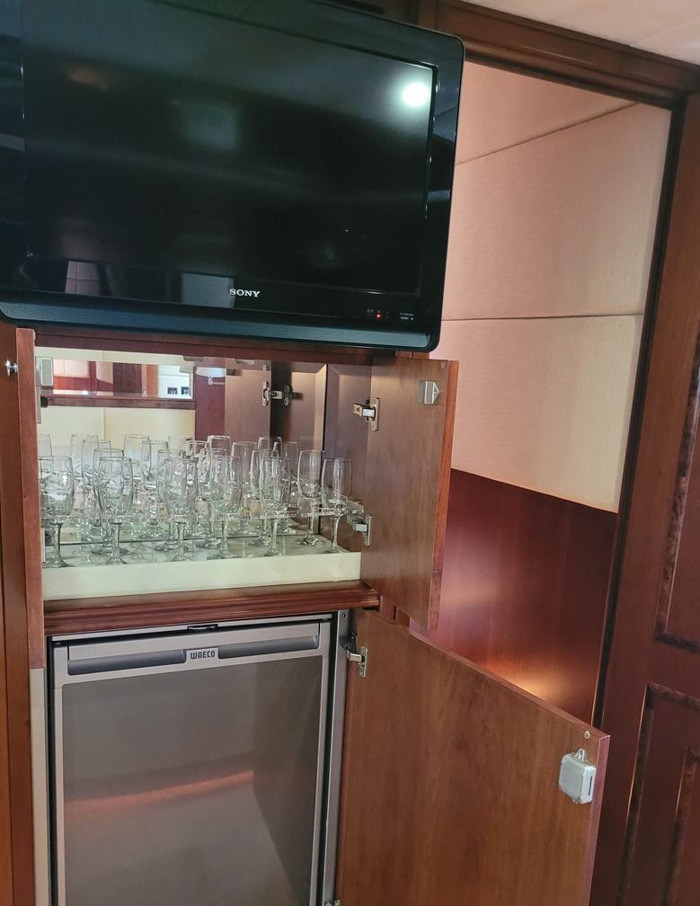 Yacht charter MS. MOUSE YACHT CHARTER