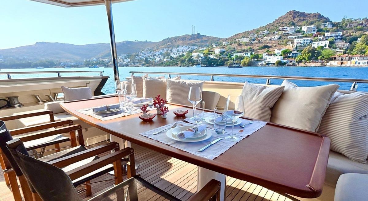 MY OZGN yacht charter 4
