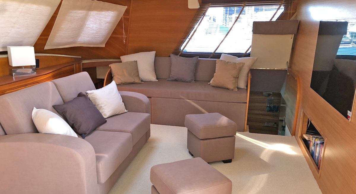MYSTIQUE yacht charter 1