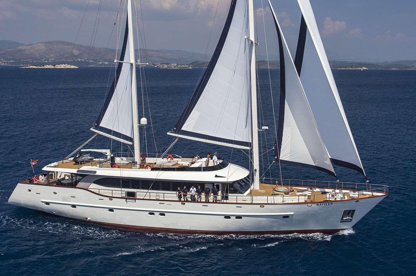 تأجير يخت NAVILUX YACHT CHARTER