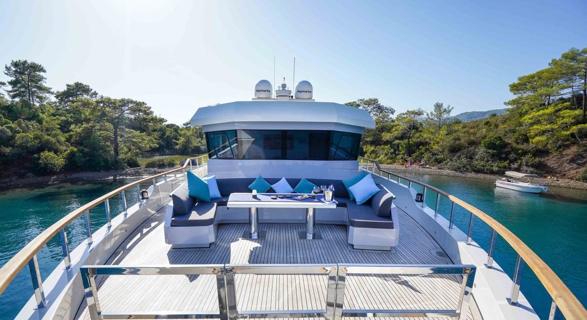NEO yacht charter 2