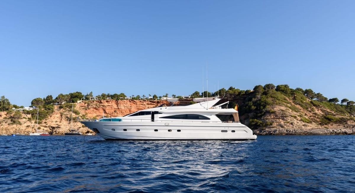 Yacht charter NEPHENTA YACHT CHARTER