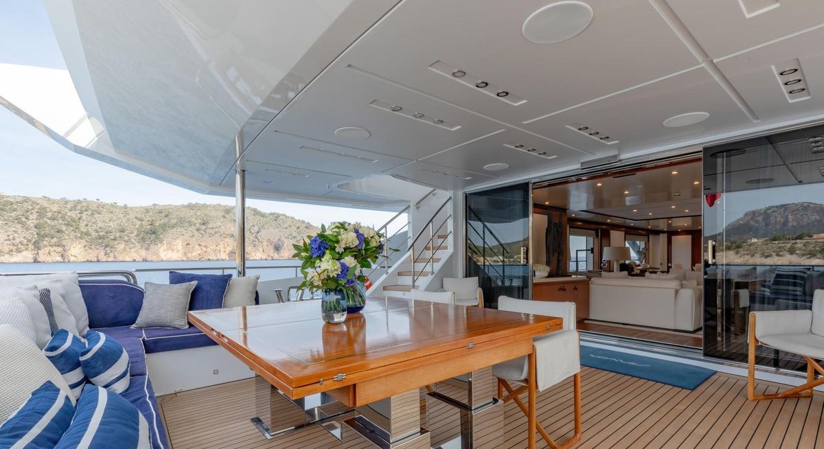 NEW WAVES yacht charter 4