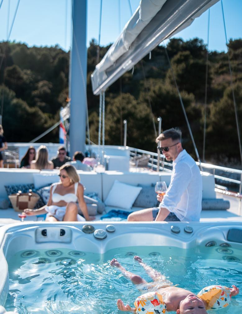 NOCTURNO yacht charter 3