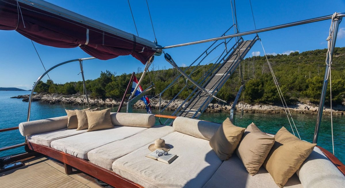 NOSTRA VITA yacht charter 4