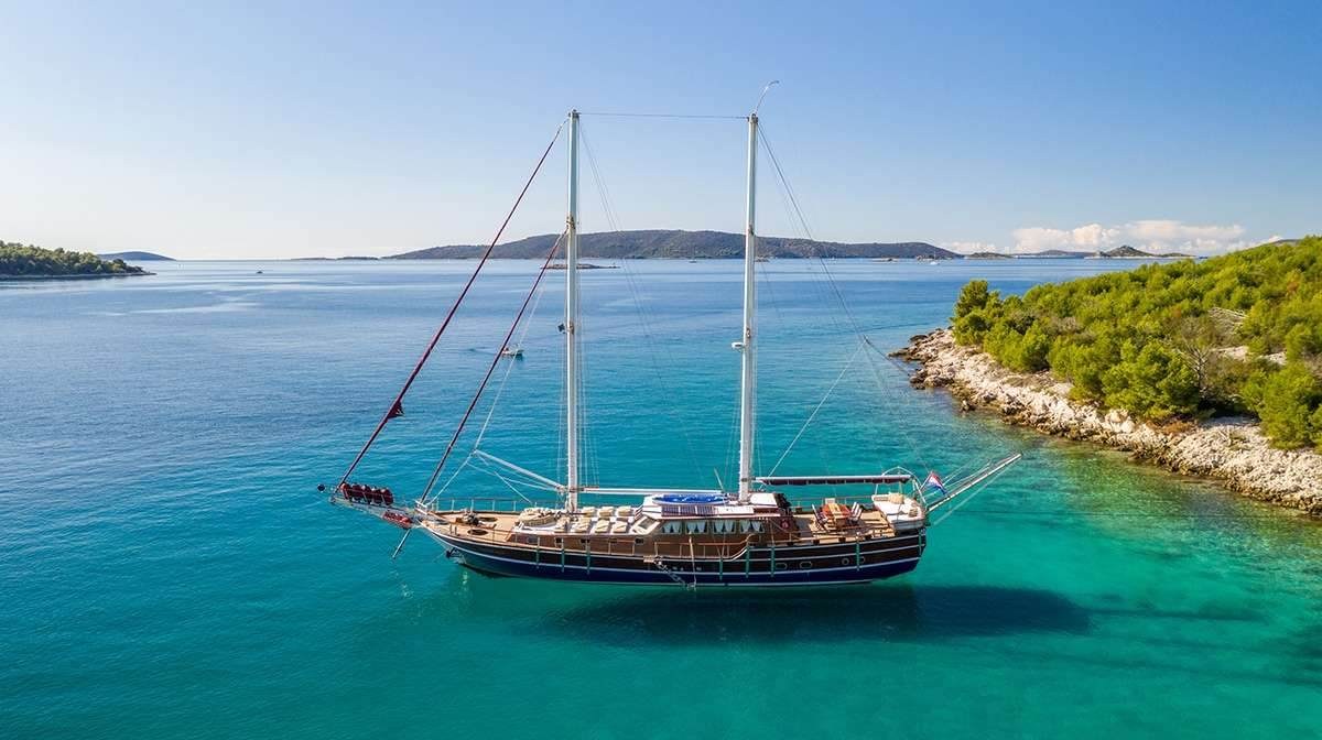 NOSTRA VITA yacht charter 1