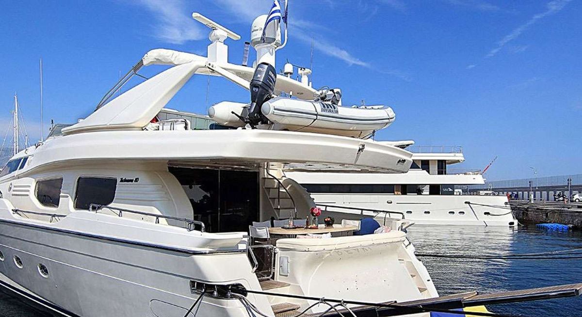 NOTUS yacht charter 2