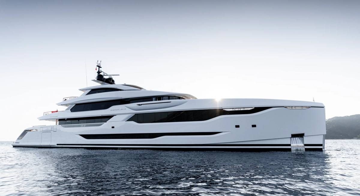 O'MADELEINE yacht charter 1