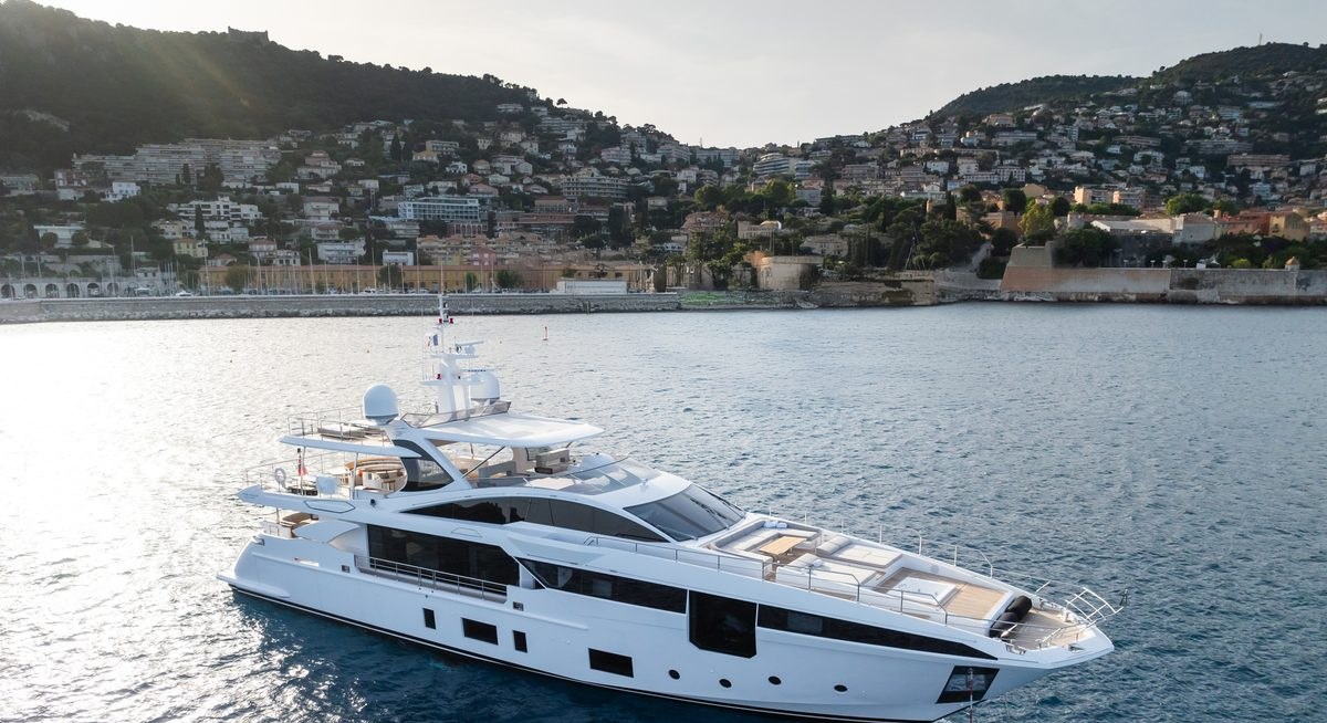 OWO yacht charter 1
