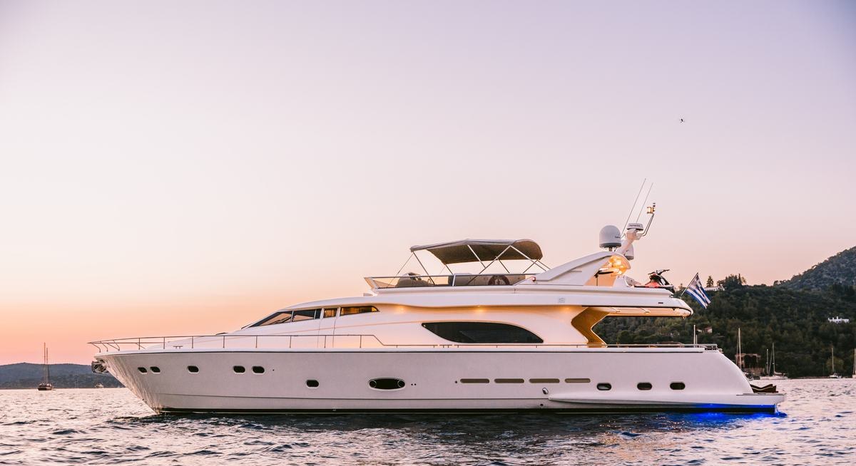 OXYGEN 8 yacht charter 1