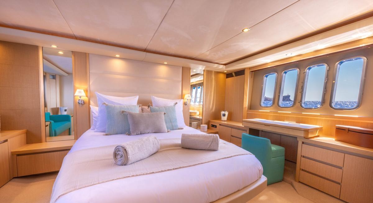 P'TITE BOUILLE yacht charter 4