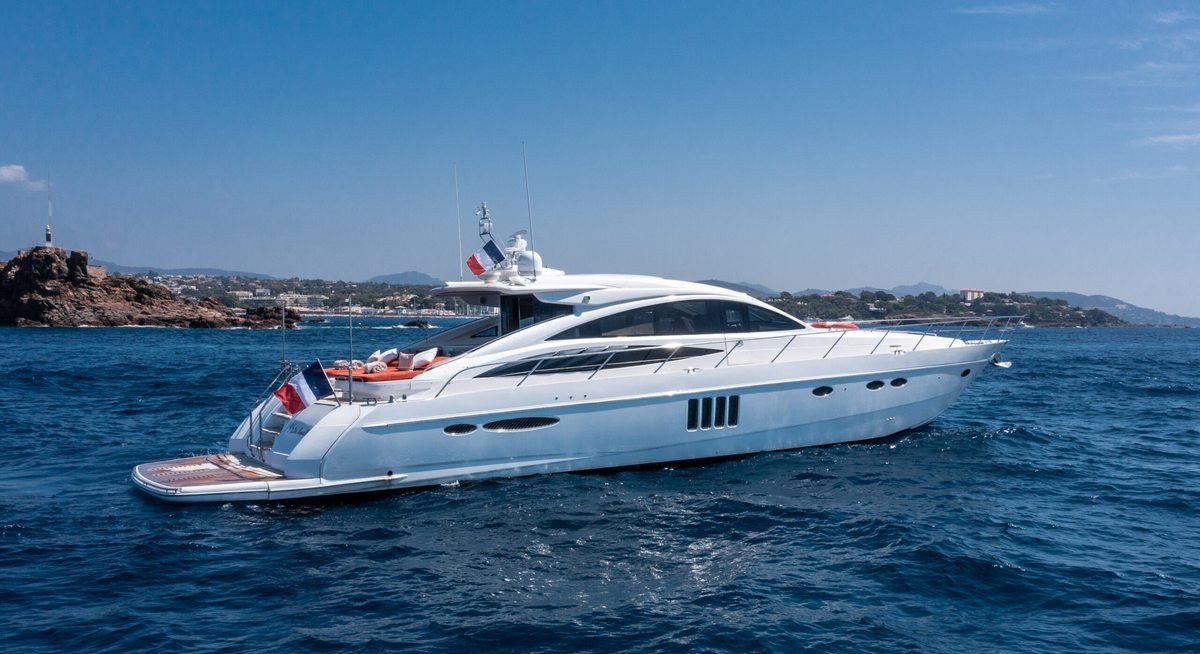 P'TITE BOUILLE yacht charter 2