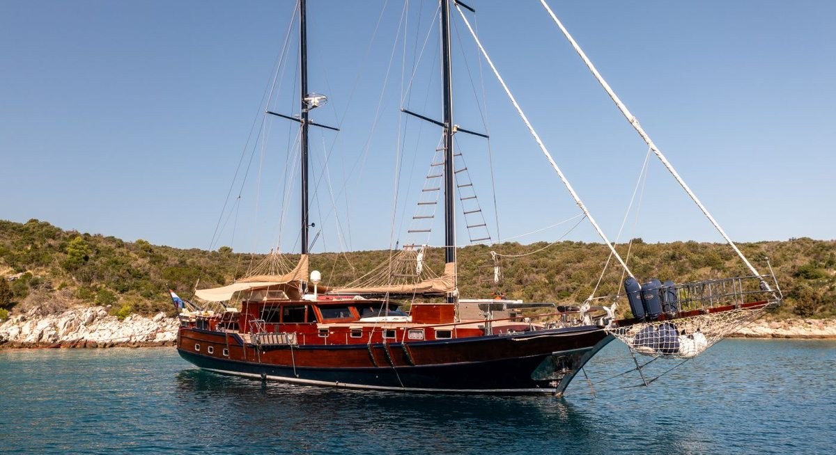 PACHA yacht charter 1