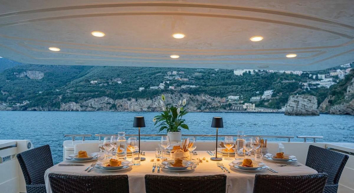 PAMPERO yacht charter 4