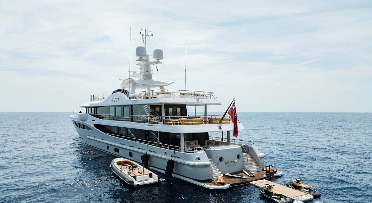 PAPA yacht charter 5
