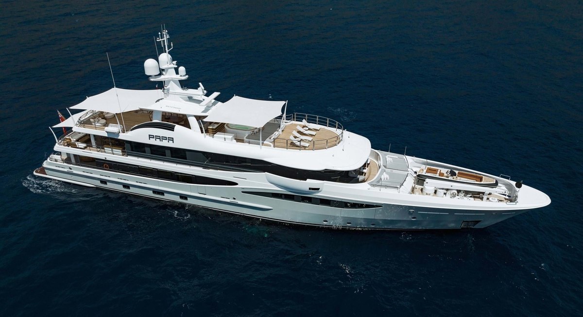 PAPA yacht charter 1