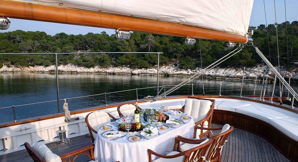 PAREA yacht charter 4