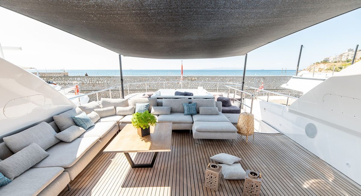 PAREAKI II yacht charter 3