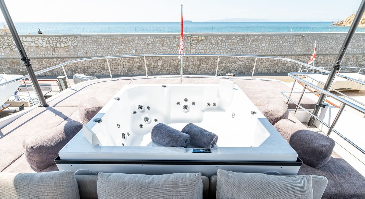 PAREAKI II yacht charter 2