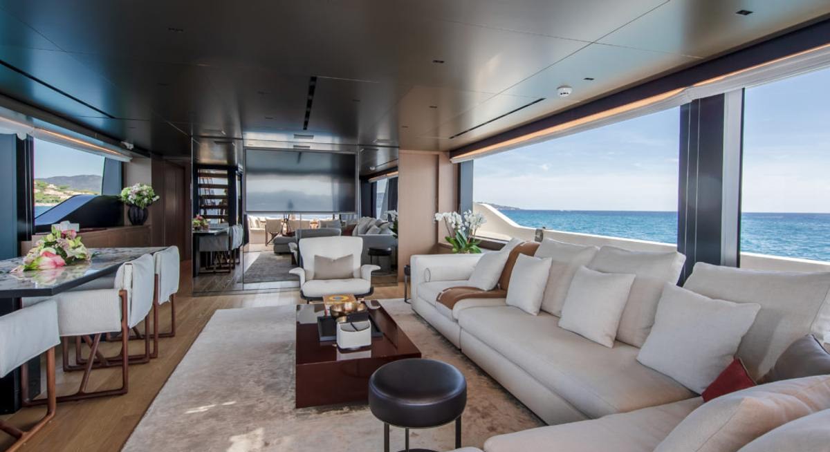 PAUSE yacht charter 3