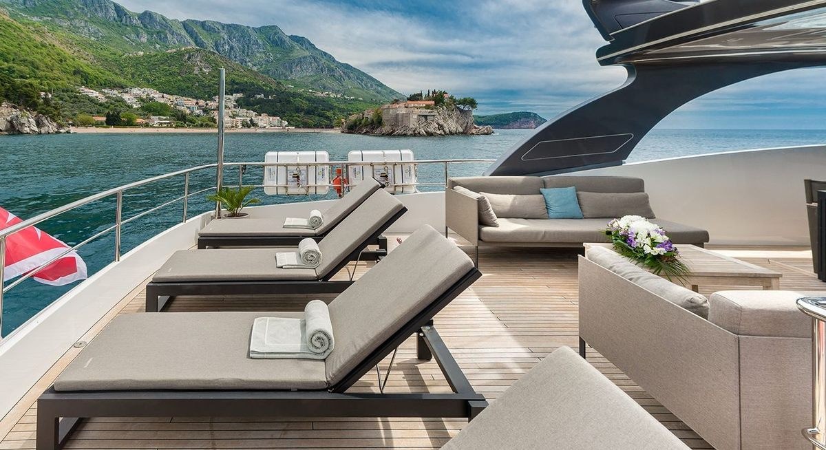 PERTULA yacht charter 2