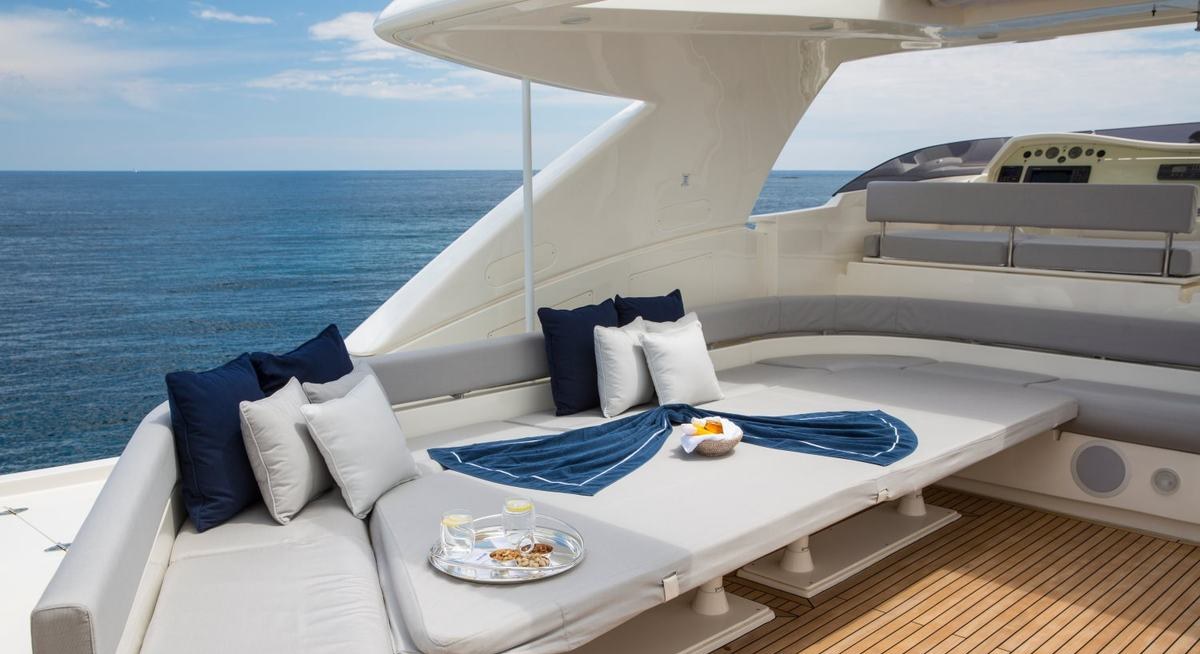 PORTHOS SANS ABRI yacht charter 3