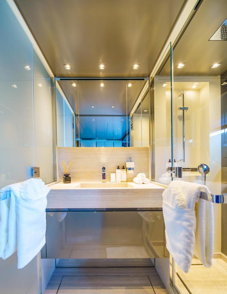 Yacht charter PRIMUS YACHT CHARTER