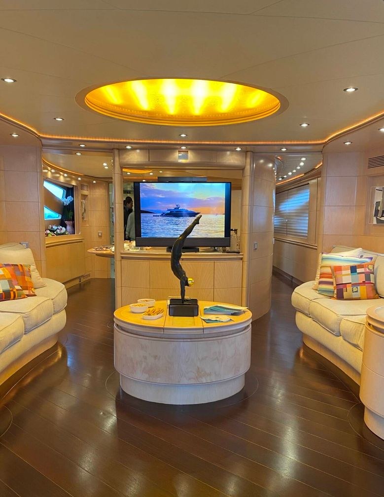 Yacht charter PRINCESS L YACHT CHARTER