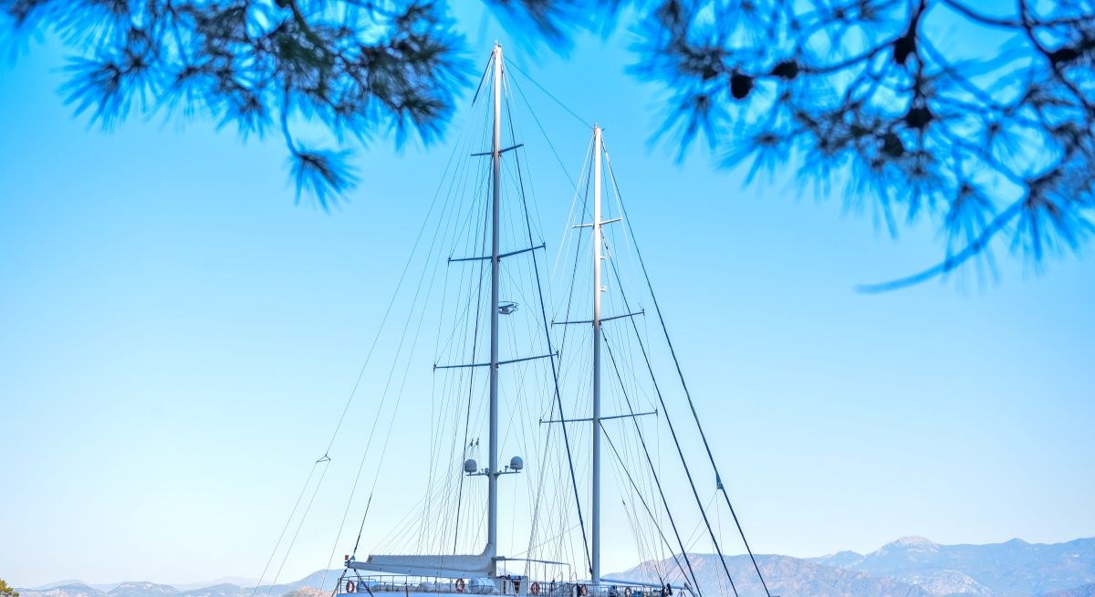 QUEEN ATLANTIS yacht charter 5