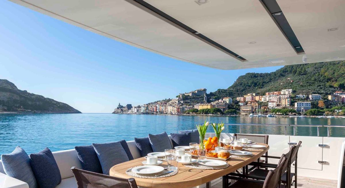 QUEEN MARTINA yacht charter 4