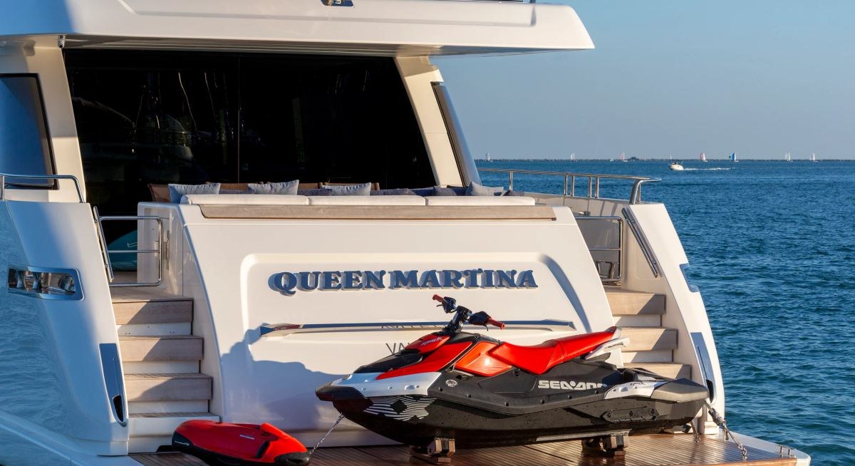 QUEEN MARTINA yacht charter 5