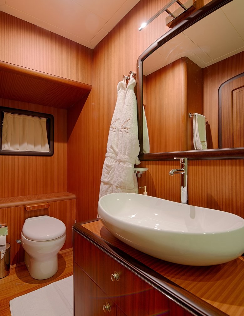 Yacht charter QUEEN OF SALMAKIS YACHT CHARTER