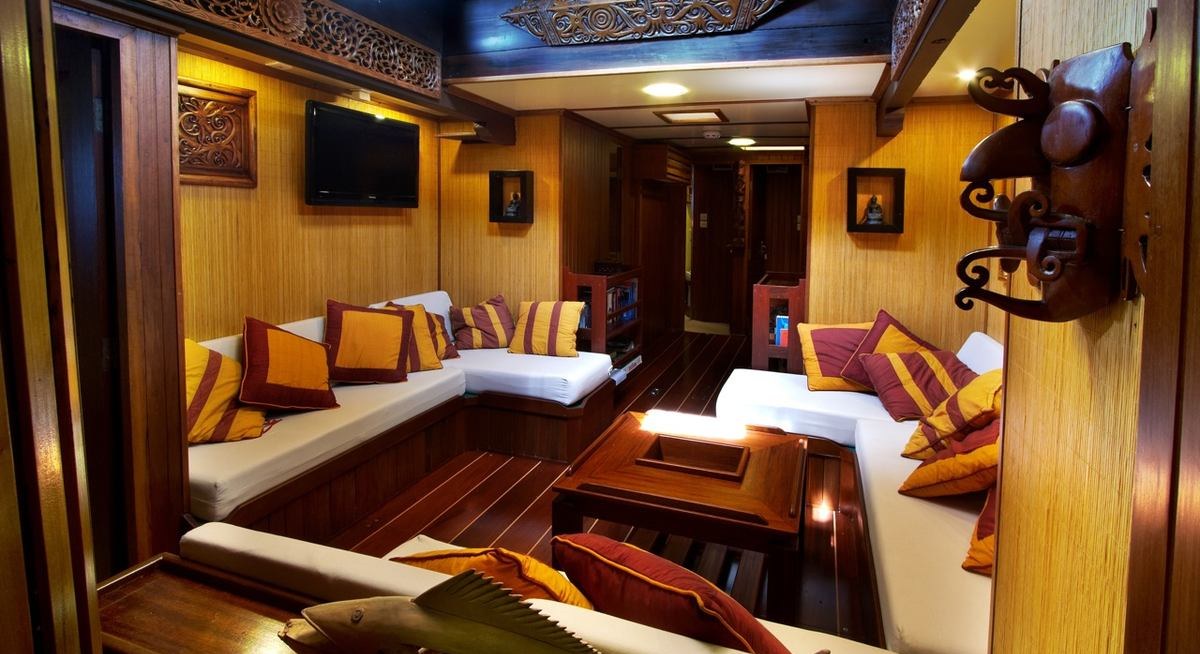 RAJA LAUT yacht charter 4
