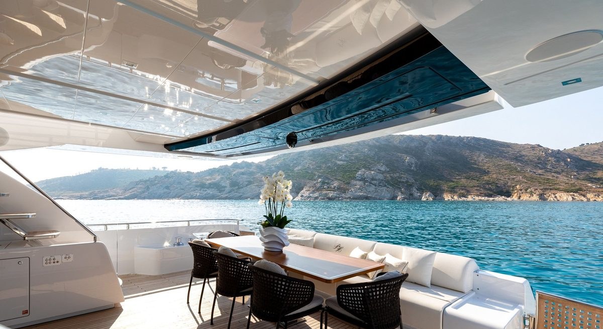 RAPH SEVEN II yacht charter 4
