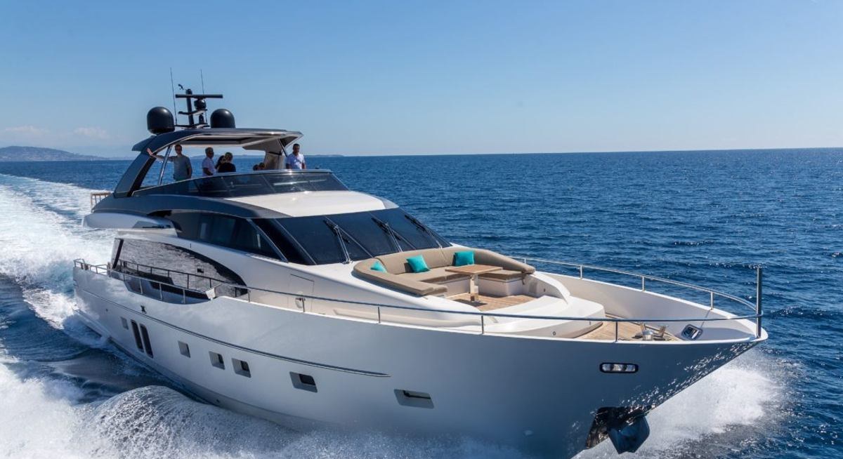 REGINE OF CANNES yacht charter 1