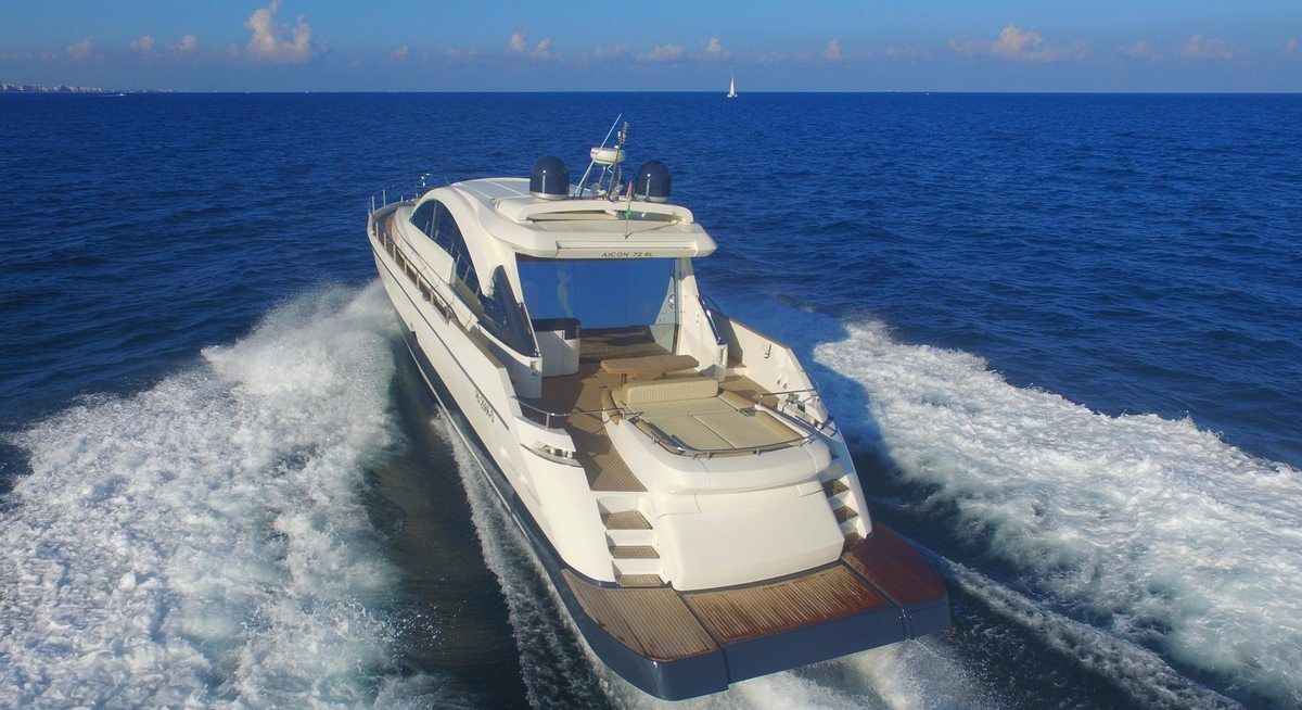 REGIS yacht charter 2