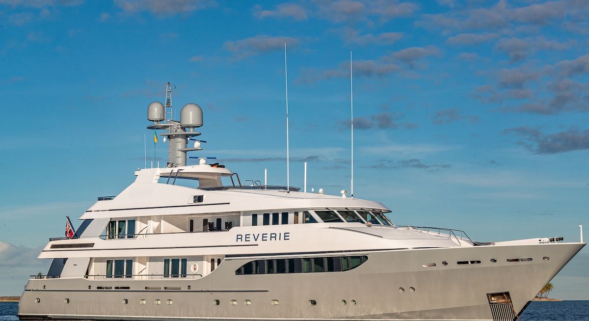 REVERIE yacht charter 1