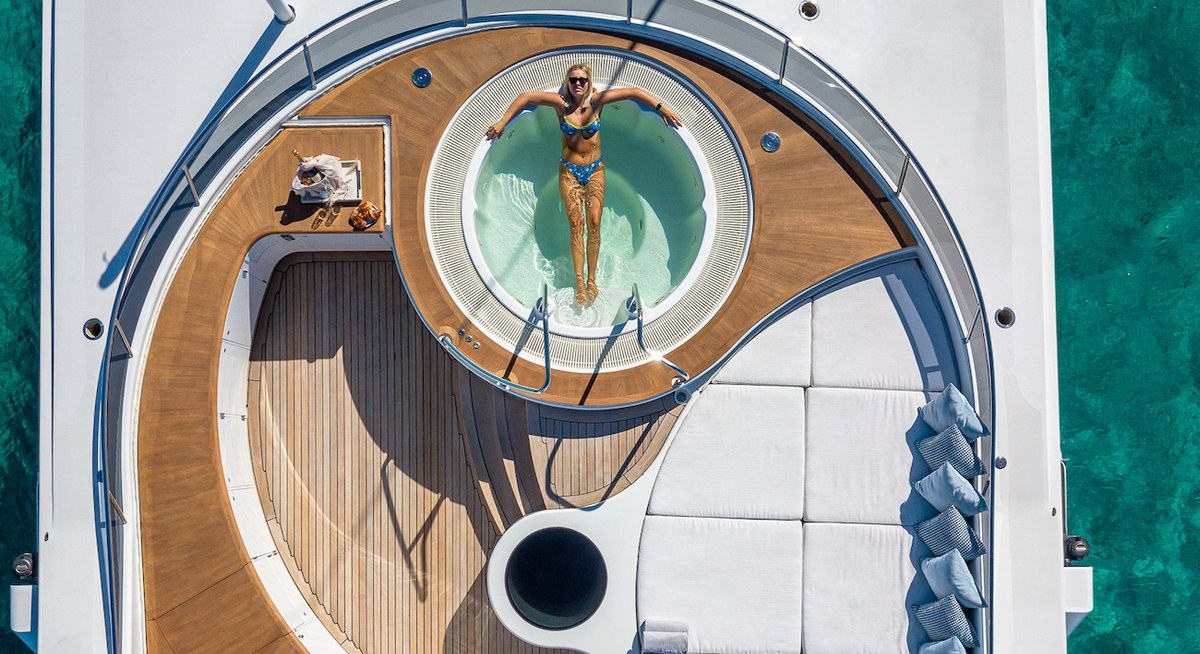 REVERIE yacht charter 2