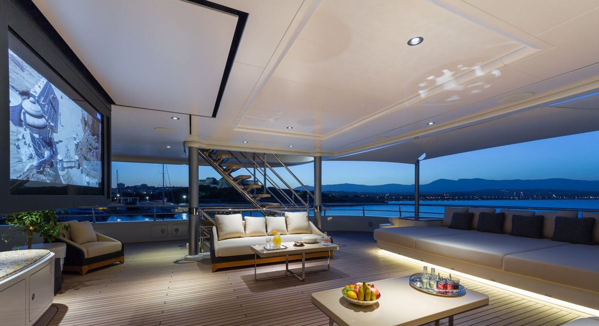 ROMEA yacht charter 4