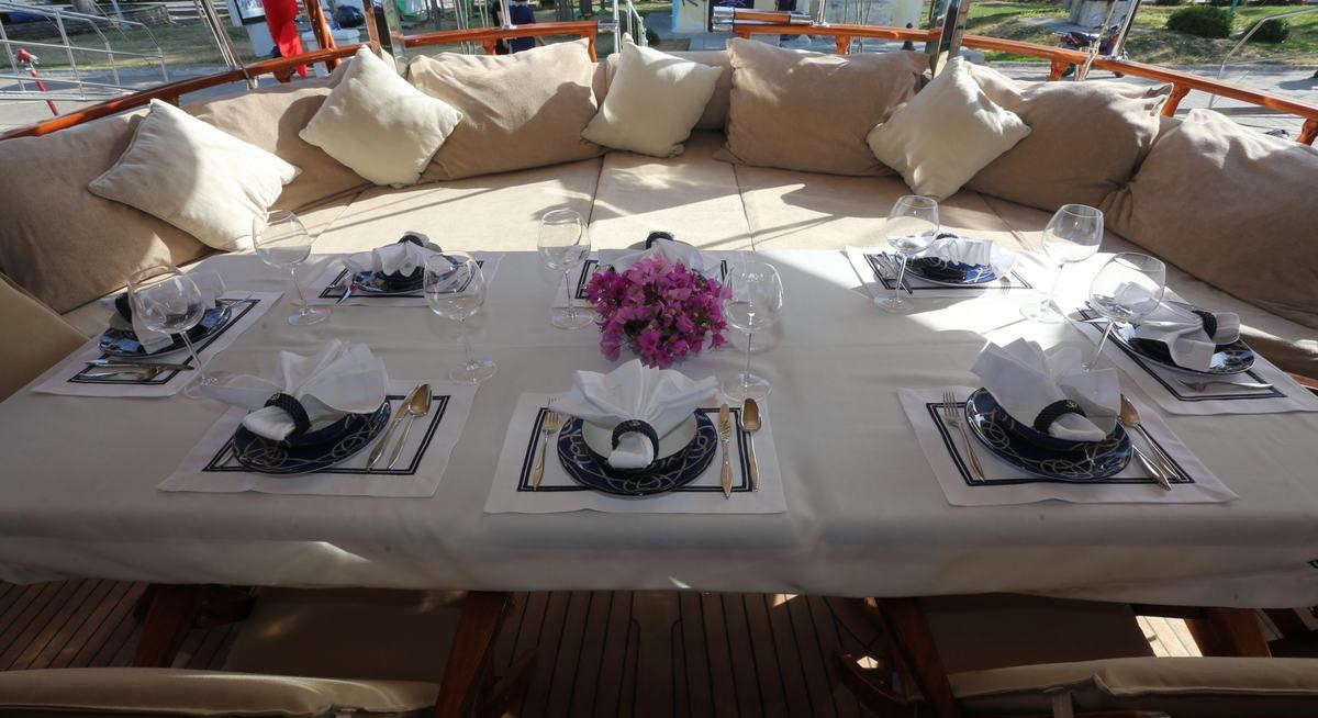 ROS MARE yacht charter 2