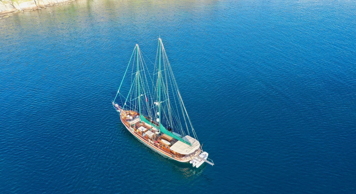 ROS MARE yacht charter 3