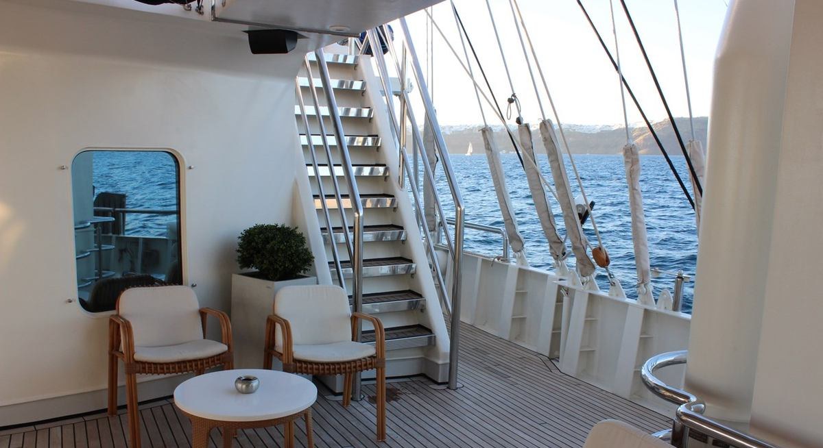 RUNNING ON WAVES yacht charter 4