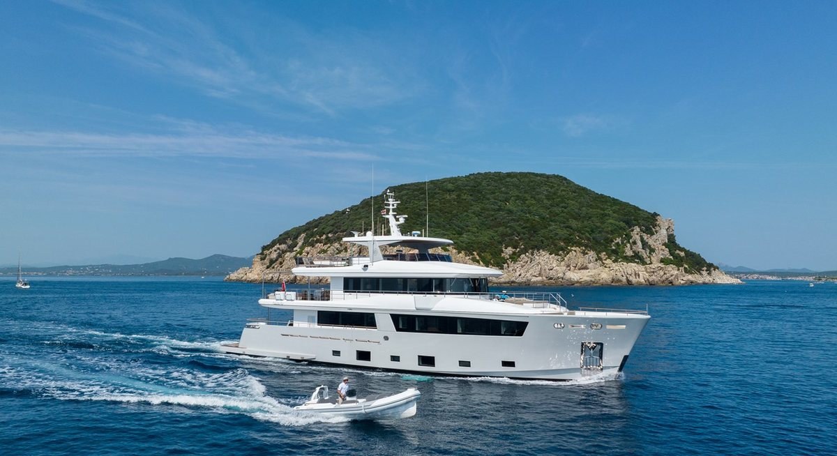 Yacht charter SABAI YACHT CHARTER