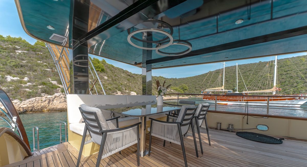 SANTA CLARA yacht charter 3