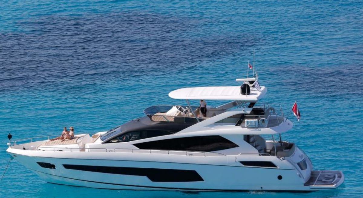 SARAHLISA yacht charter 1